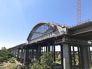 Cầu cạn sông San Joaquin đang xây dựng năm 2019.