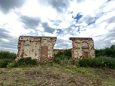 Руины храма, в котором был крещён Л. А. Загоскин