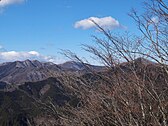 天目山と蕎麦粒山を望む