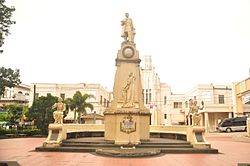 01 Jose Rizal Monument Sariaya.JPG