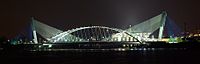 夜晚的斯里紹嘉娜大橋（英語：Seri Saujana Bridge）