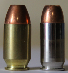 Патрон .50 GI (слева) в сравнении с патроном .45 АСР (справа)