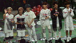 Boyfriend di Hong Kong, 2014 Dari kiri ke kanan: Hyunseong, Jeongmin, Donghyun, Youngmin, Kwangmin, Minwoo