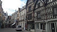 Platz vor dem Rathaus im Stadtzentrum von Auxerre