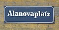 Schild des Alanovaplatzes