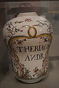 pot à pharmacie au musée des Beaux-Arts de Reims.