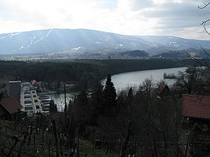 Maribor-See mit Kraftwerk