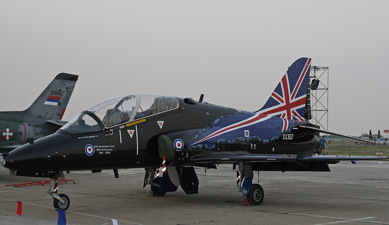 1280px-Hawk_XX307_RAF%2C_september_13%2C