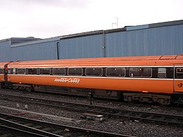 愛爾蘭鐵路使用的「英國鐵路3型客車」，使用城際列車塗裝，拍攝於都柏林休斯敦車站。