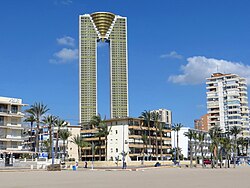 Intempo-Gebäude im Jahr 2022 vom Strand aus gesehen