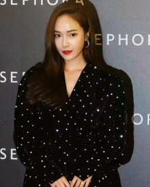 Jessica in black dress at Sephora Store event in October 2019