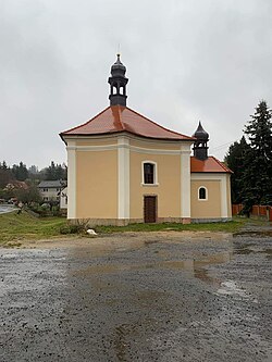 Barokní kaple Nejsvětější Trojice na návsi