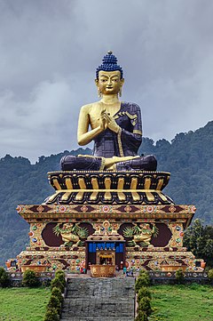 Большая статуя Будды Гаутамы в парке Будды в Равангла, Sikkim.jpg