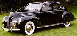 Lincoln-Zephyr V12 čtyřdveřový sedan (1938)