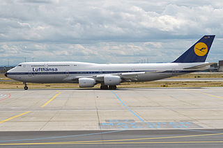 Boeing 747-8 của hãng Lufthansa màu sơn thập niên 70 kỷ niệm 60 năm thành lập hãng (1953-2013)