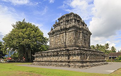 Candi Mendut yang merupakan salah satu candi corak Buddha di Magelang, Jawa Tengah.