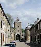 Les fortifications: la porte de Bourgogne.