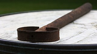 Ancienne pipette à vin en métal (haut)