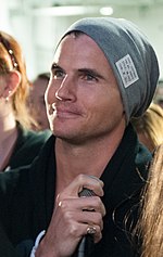 Miniatura para Robbie Amell