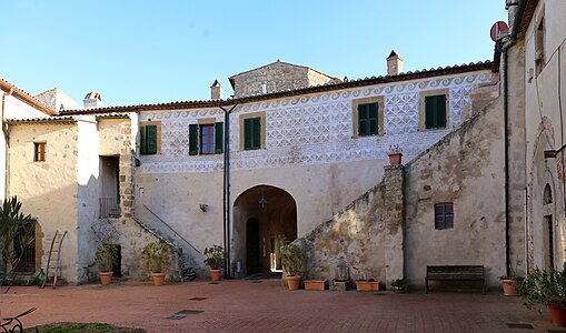 La cour intérieure.