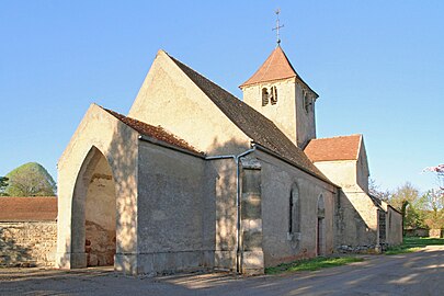 Façade et porche de l'église.