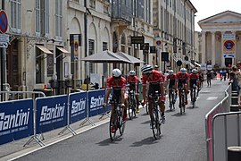 Team Trek-Segafredo van Alberto Contador bij de start van de ploegentijdrit
