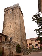 Le donjon de l'ancien château de Saint-Victor.