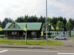 月冈站站房（2004年6月）