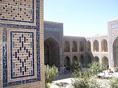 Cortile della madrassa Ulugh Beg