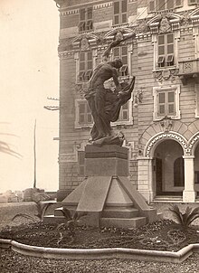 Original 1915 war memorial in Genoa Voltri (Italy); sculptor Vittorio Lavezzari (1864-1938). The monument was melted down during the Second World War for its materials. Voltri 1.jpg