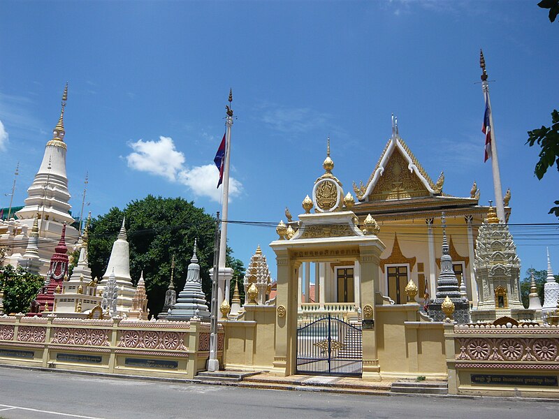 File:Wat.Botum.Vattey.Phnom.Penh.1.Cambodge.jpg