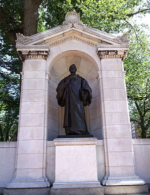 Статуя Уильяма Эллери Ченнинга работы Герберта Адамса - Бостонский общественный сад - Бостон, Массачусетс - DSC08120.JPG