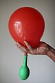 80px-Zwei_verbundene_Ballone-Stabiles_Gl