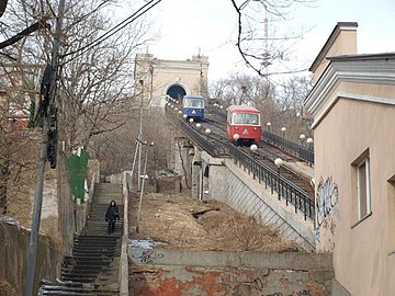 Лестница у нижней станции