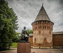 Памятник архитектору в Смоленске. Скульптор — Олег Комов.