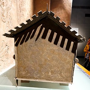 战国云雷鸟兽纹铜棺，国家一级文物，发掘于大波那古墓群遗址，现存于云南省博物馆