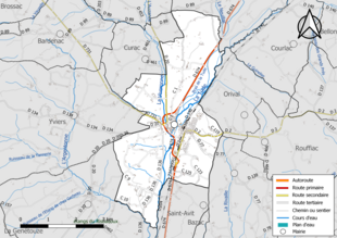 Carte en couleur présentant le réseau hydrographique de la commune