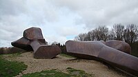 Groot landschap, een kunstwerk uit 1974 in het Sloterpark van de beeldhouwer Wessel Couzijn