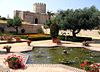 Murallas y Alcázar, con sus baños y Capilla