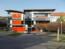 Description de l'image Austrian-Hungarian European School. Orbánhegyi Road side. New wing. - Orbánhegy, Budapest.JPG.