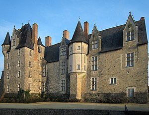 Bauge Castle Loire Valley 2007.jpg