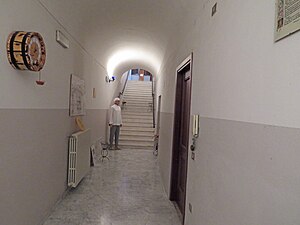 Corridoio d'ingresso con manichino