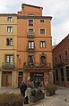 Edifici d'habitatges a la plaça de la Catedral, 6 (Vic)