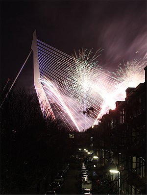 De Erasmusbrug met het nieuwjaarsvuurwerk