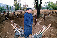 Gravedigger with shovels, during the Siege of Sarajevo Evstafiev-bosnia-sarajevo-grave-digger-shovels.jpg