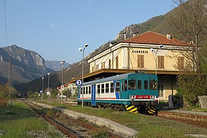 Side station railway