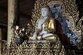 Buddha auf Altar