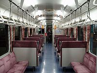 一般用旅客車（ローカル線向け）の一例、JR東日本キハ100系の車内
