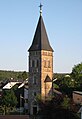 Katholischer Kirchturm mit Stützmauer, Erweiterung: Altar einschließlich Retabel und Marienfigur