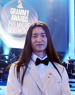 Maszuda Kento az 57. Grammy Díjkiosztó Gálán 2015-ben